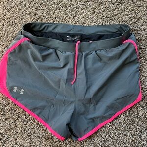 Large women’s under armour heat gear shorts